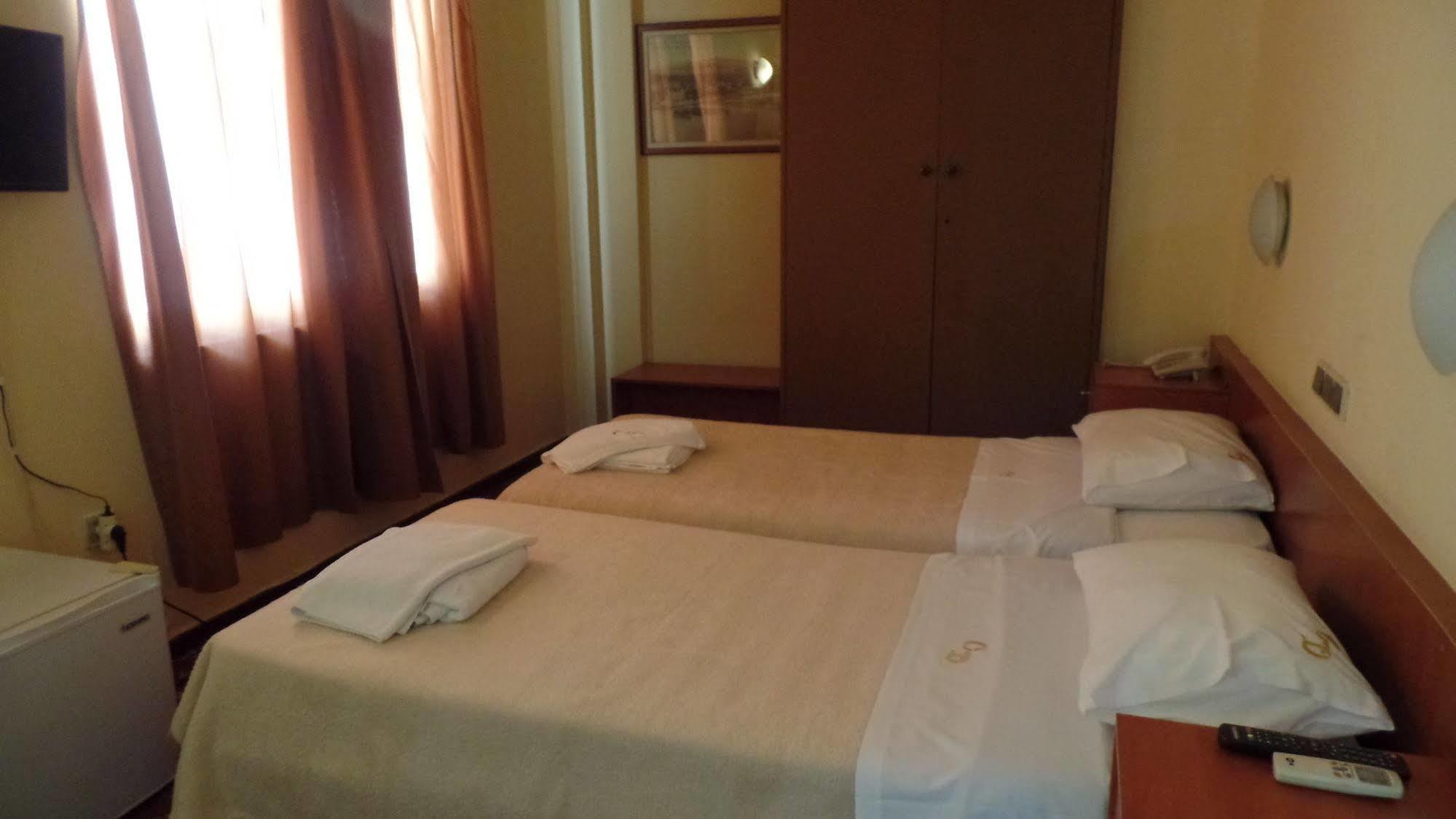 Cavo D' Oro Hotel Piræus Eksteriør billede
