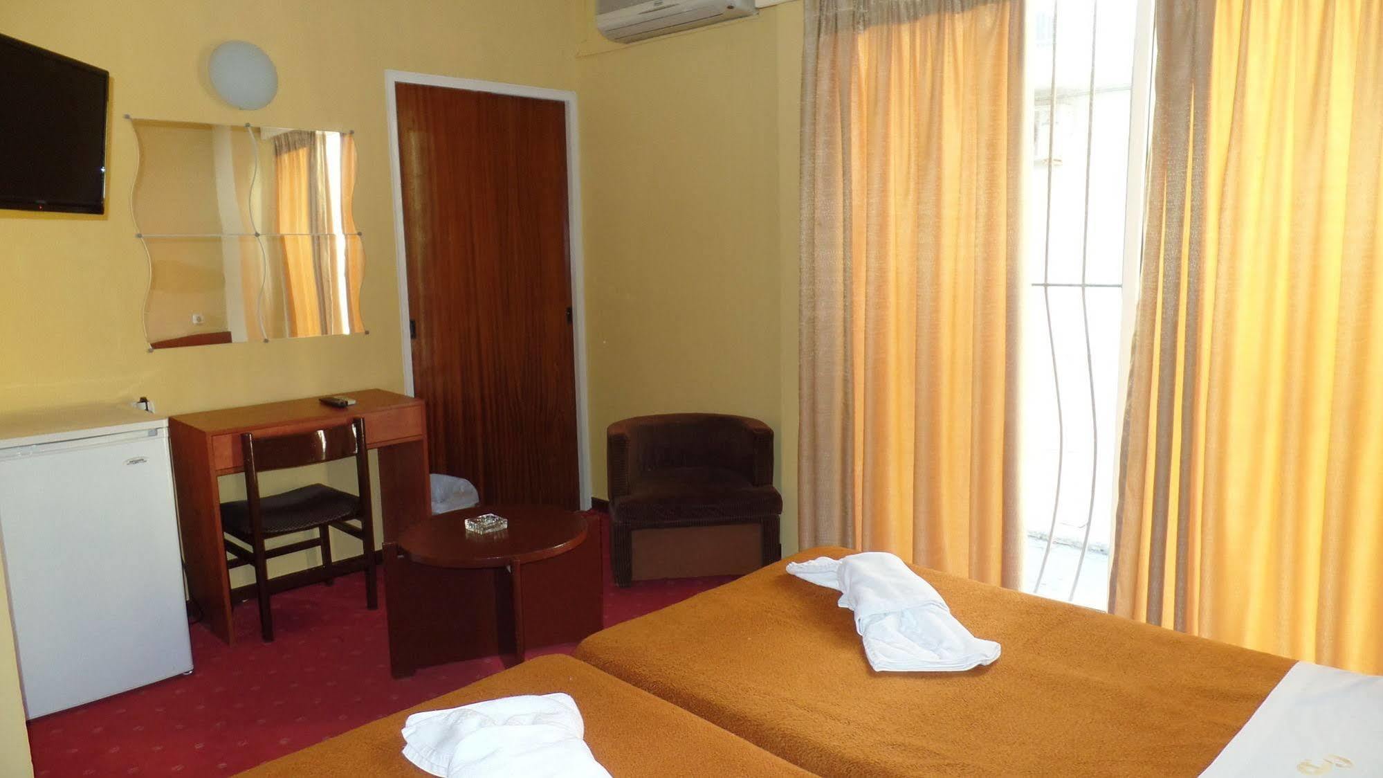 Cavo D' Oro Hotel Piræus Eksteriør billede